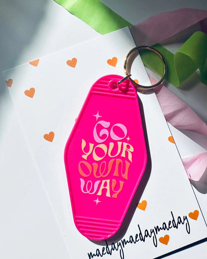 Go Your Own Way Vintage Motel Keychain, Cute Retro Hotel Keychain maedaymaedaymaeday