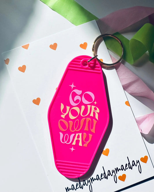 Go Your Own Way Vintage Motel Keychain, Cute Retro Hotel Keychain maedaymaedaymaeday