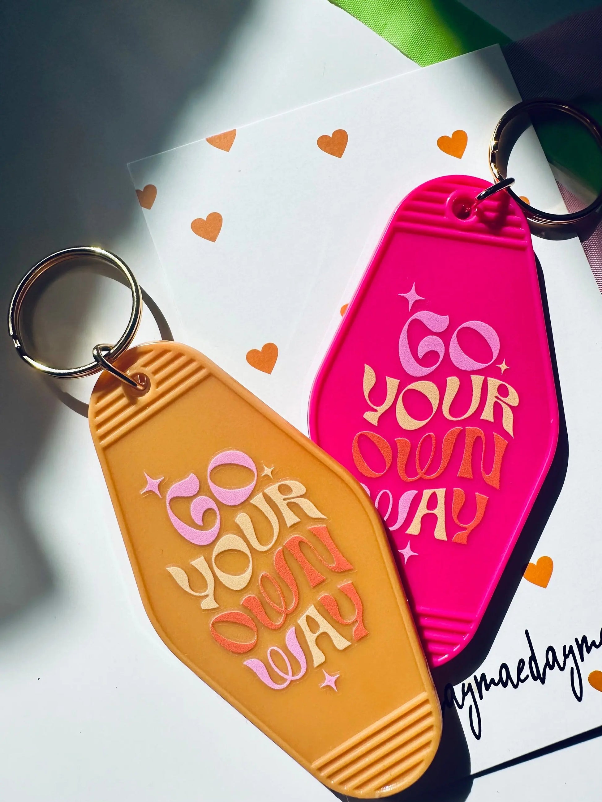 Go Your Own Way Vintage Motel Keychain, Cute Retro Hotel Keychain maedaymaedaymaeday