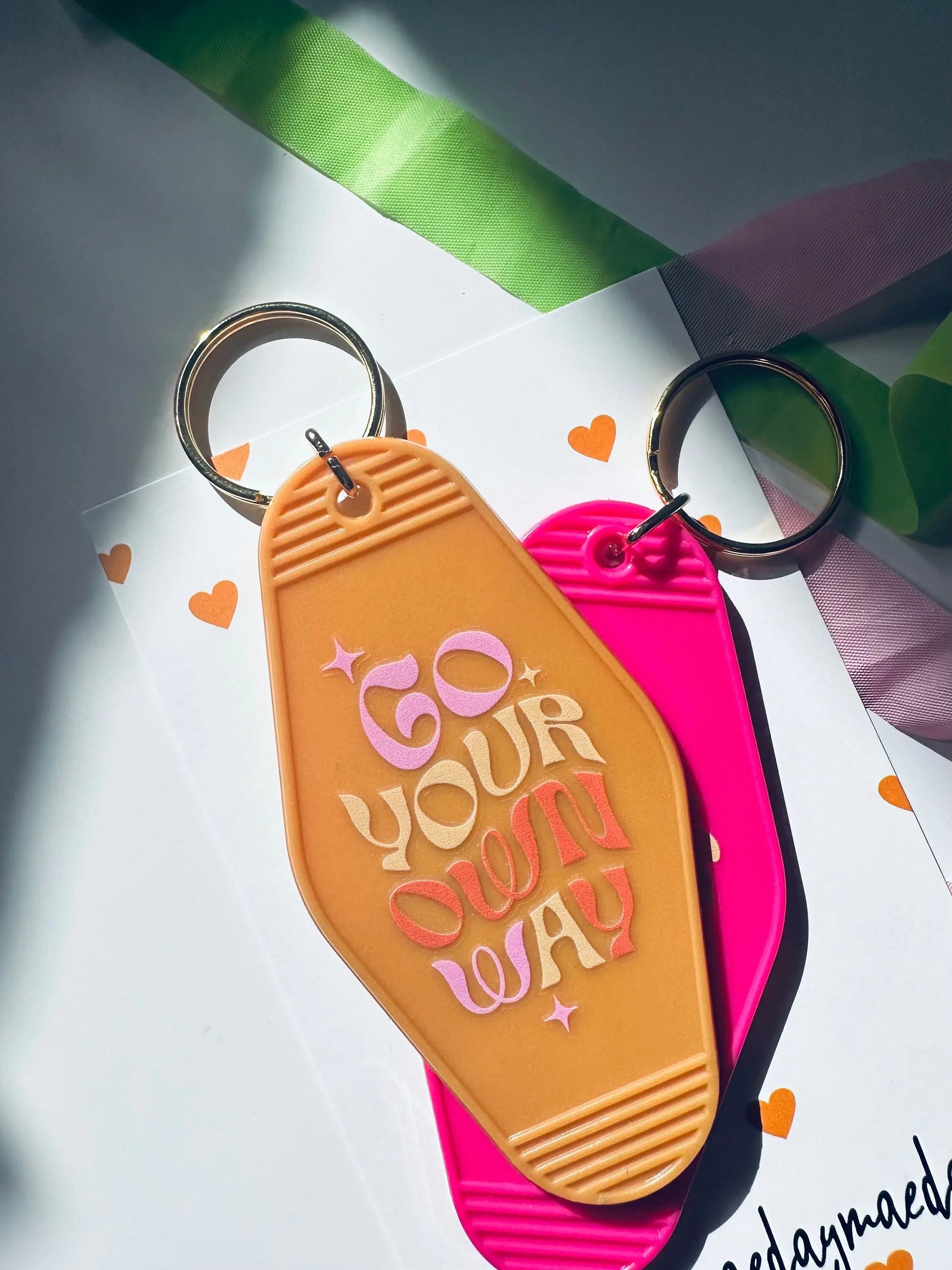 Go Your Own Way Vintage Motel Keychain, Cute Retro Hotel Keychain maedaymaedaymaeday