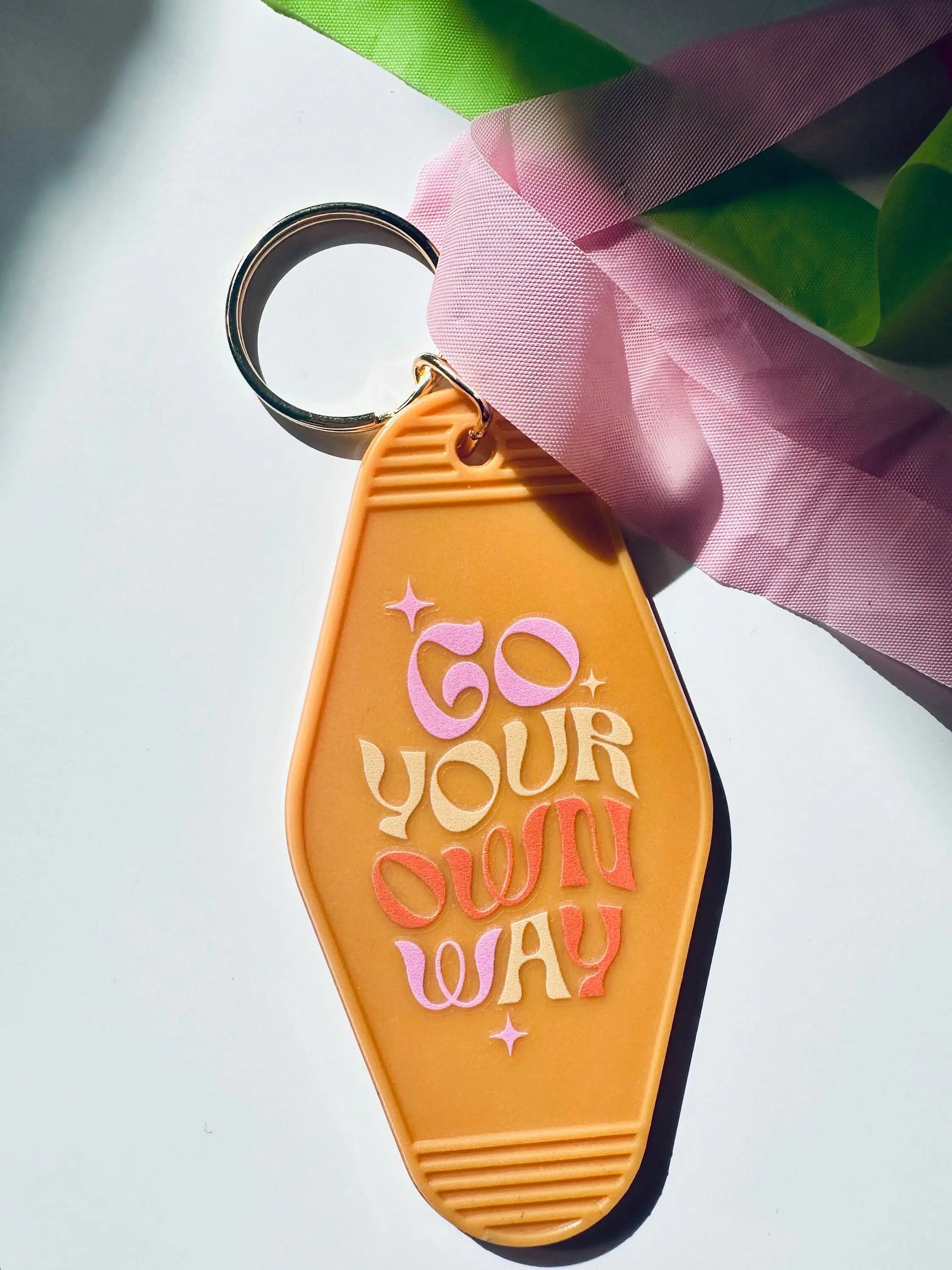 Go Your Own Way Vintage Motel Keychain, Cute Retro Hotel Keychain maedaymaedaymaeday