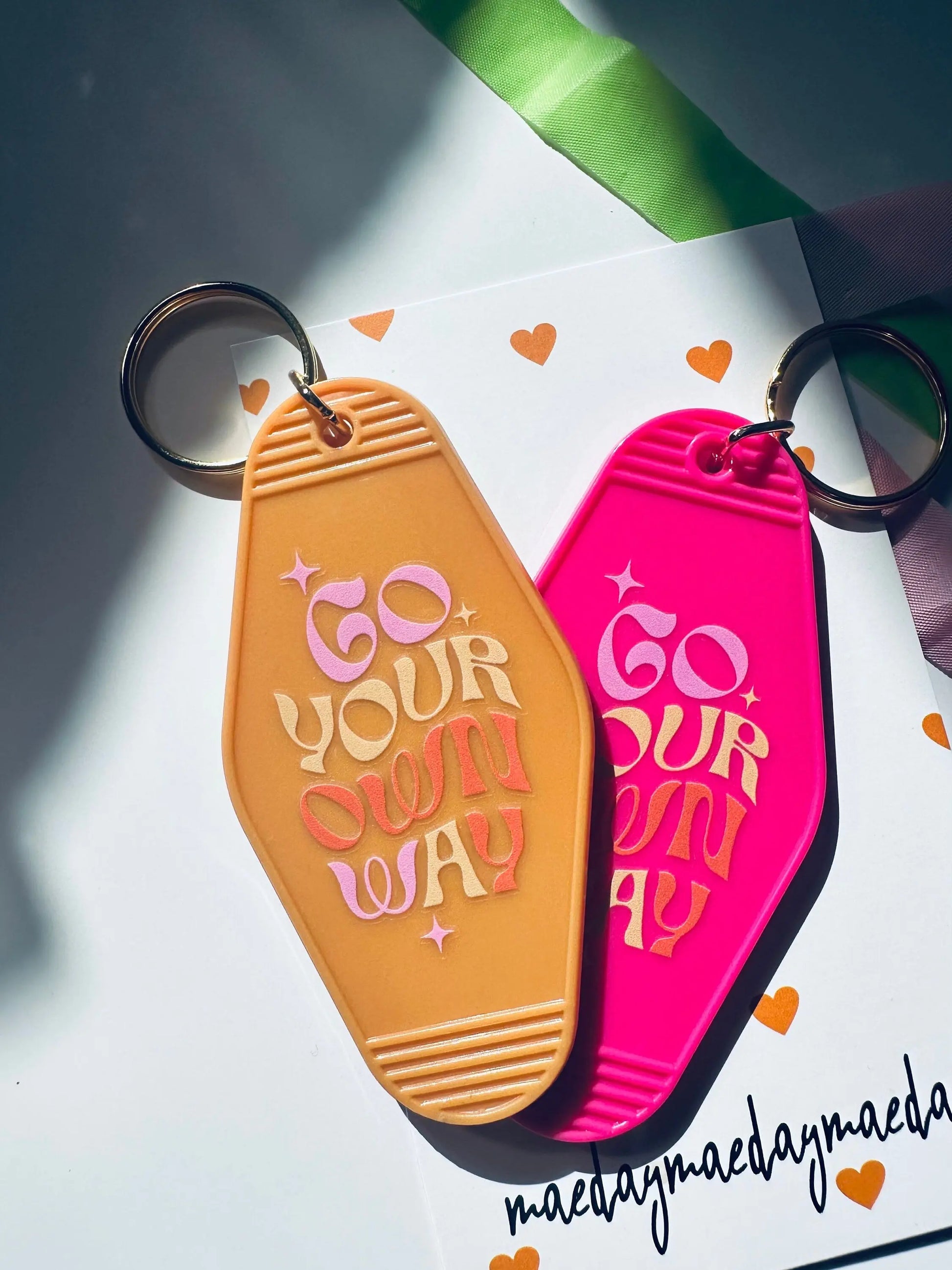 Go Your Own Way Vintage Motel Keychain, Cute Retro Hotel Keychain maedaymaedaymaeday