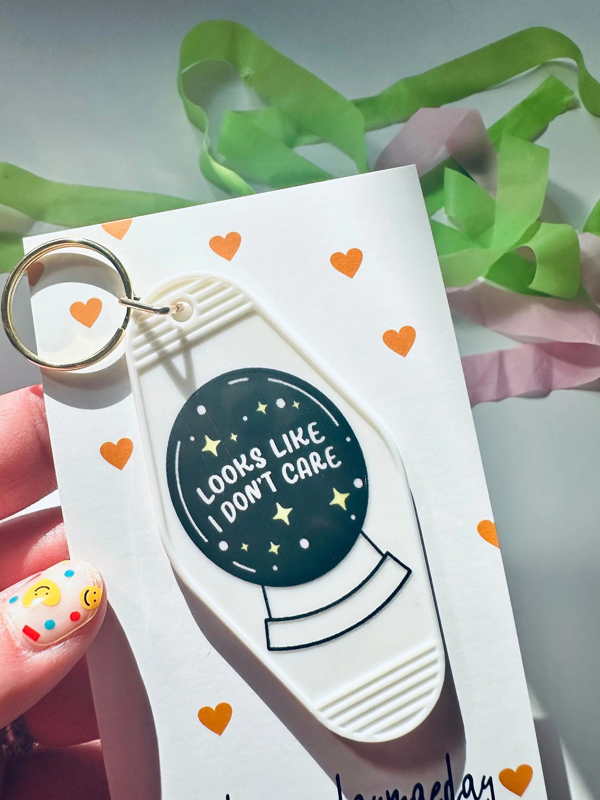 Looks Like I Dont Care, Crystal Ball Retro Vintage Motel Keychain, Mental Health Awareness Cute Retro Hotel Keychain maedaymaedaymaeday