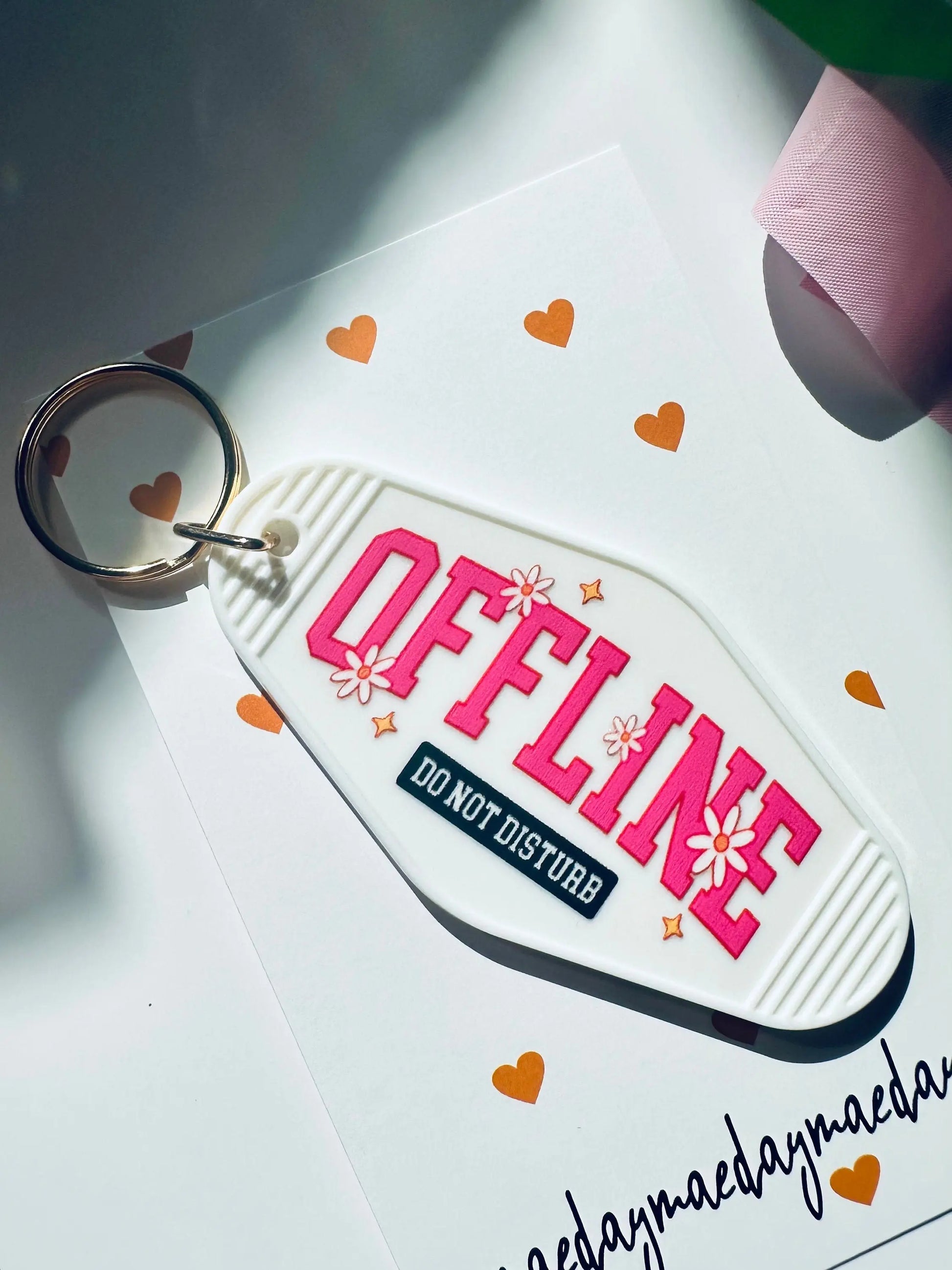 Offline, Do not Disturb Retro Vintage Motel Keychain, Mental Health Awareness Cute Retro Hotel Keychain maedaymaedaymaeday